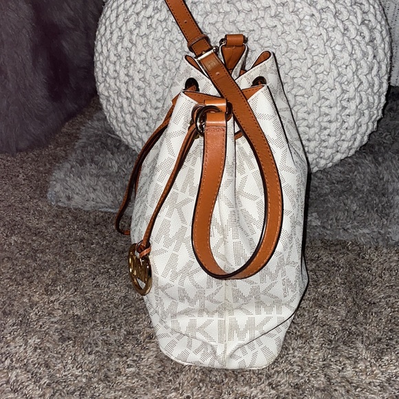 Michael kors draw string bag - Picture 2 of 8